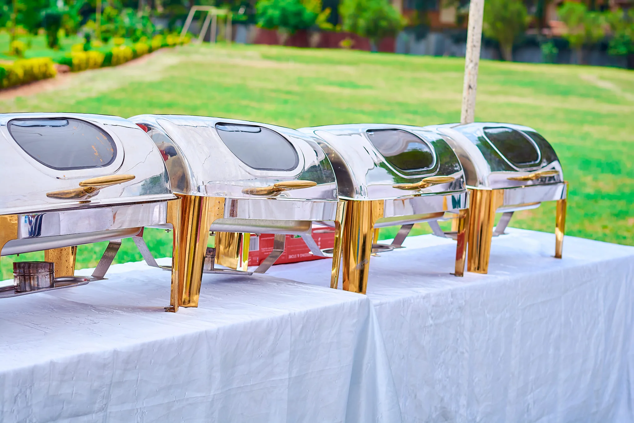 stainless chafing dish for an outdoor party environment