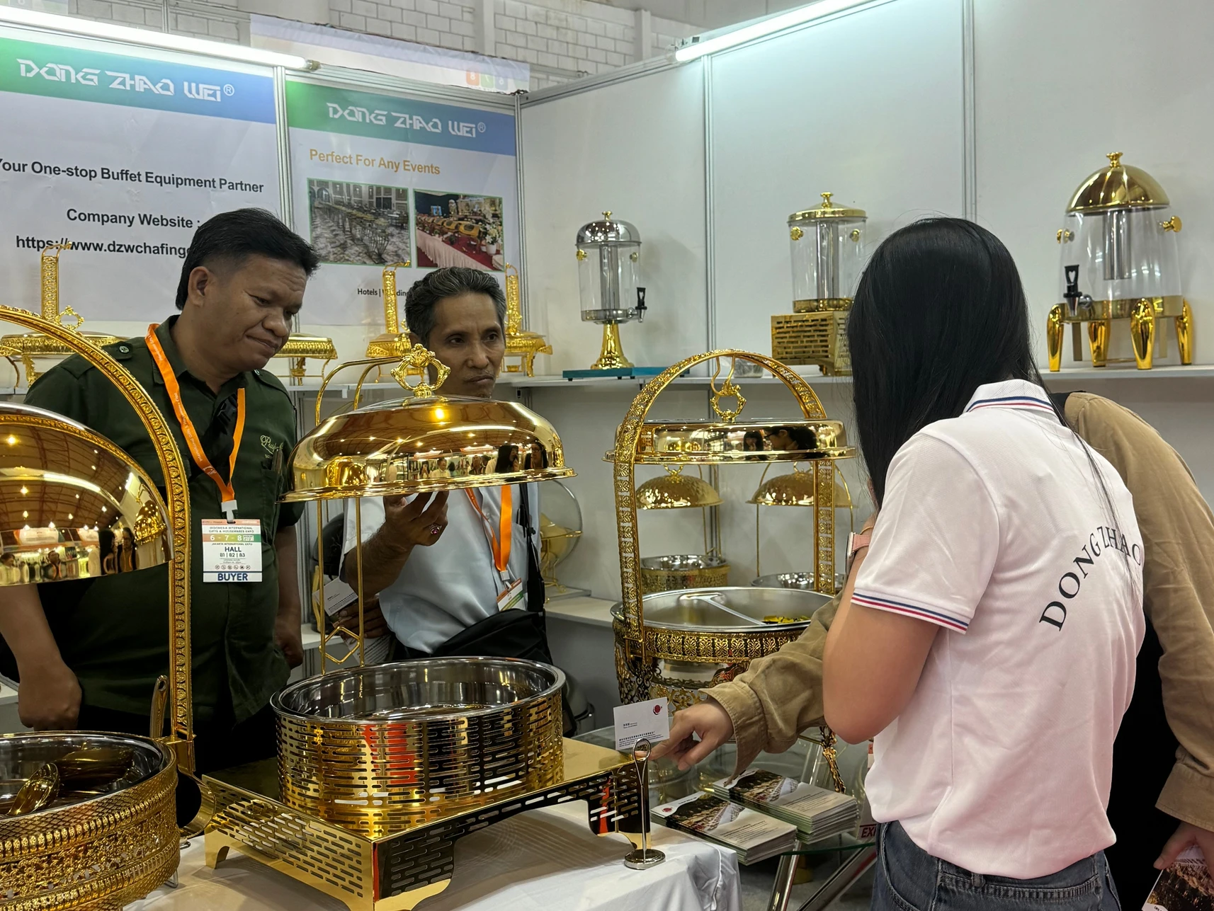 2025 lGHE Indonesia Exhibition Dongzhaowei Communicates with International Customers (2)